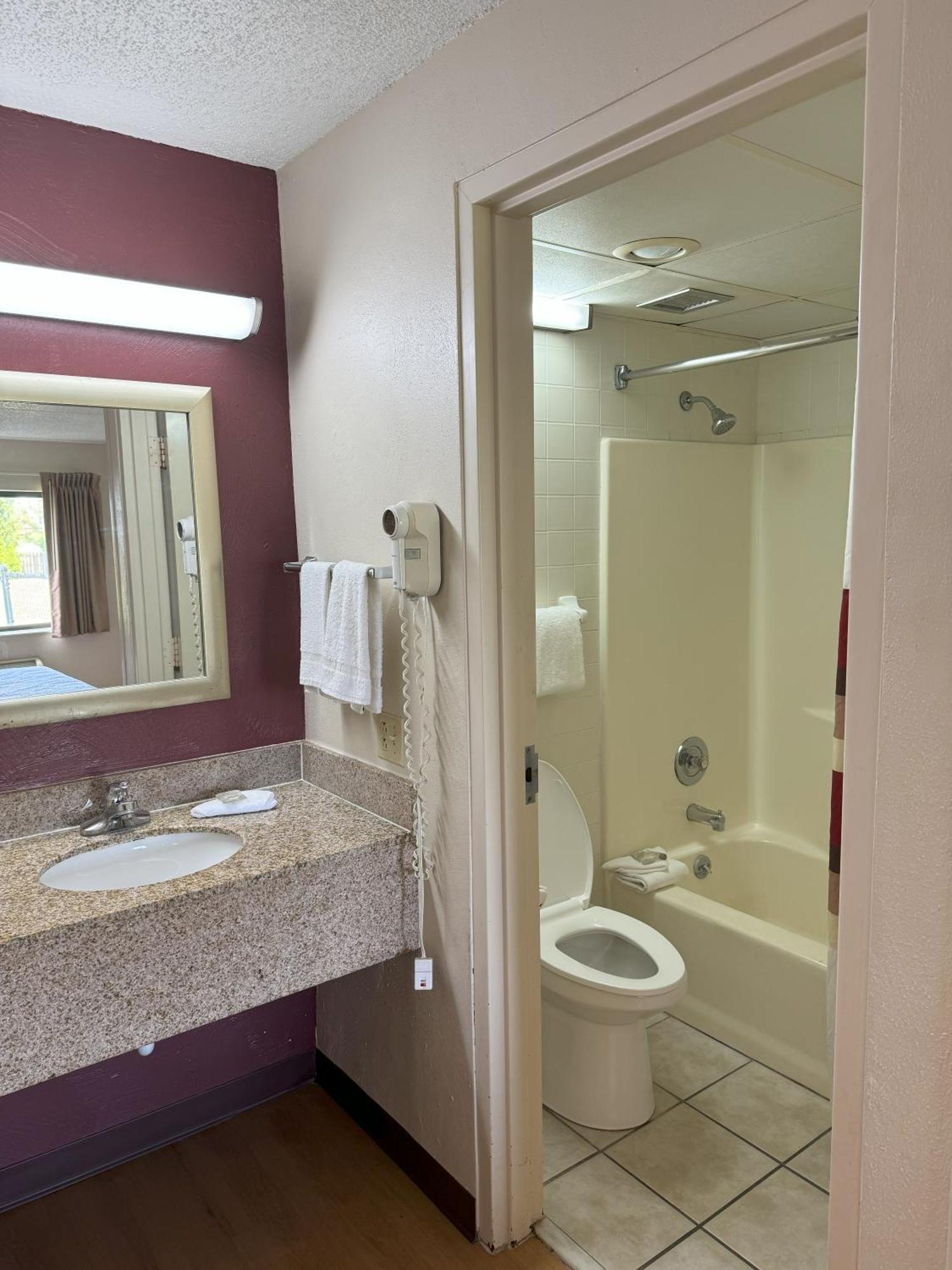 Sycamore Suites Elyria Exterior photo